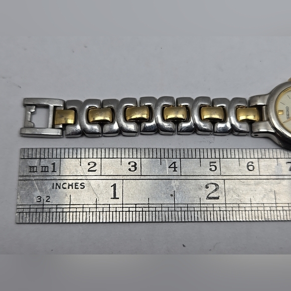 Seiko V400 1140 Womens Quartz Watch New Battery Vintage Silver Gold Tone Dainty - Picture 8 of 9